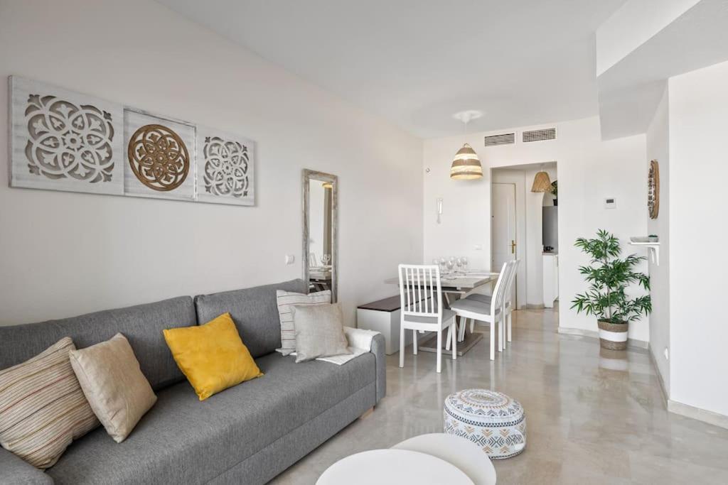 Beautiful 3 Bed Stylish & Cozy Apartment - Susanna Suite Mijas Extérieur photo
